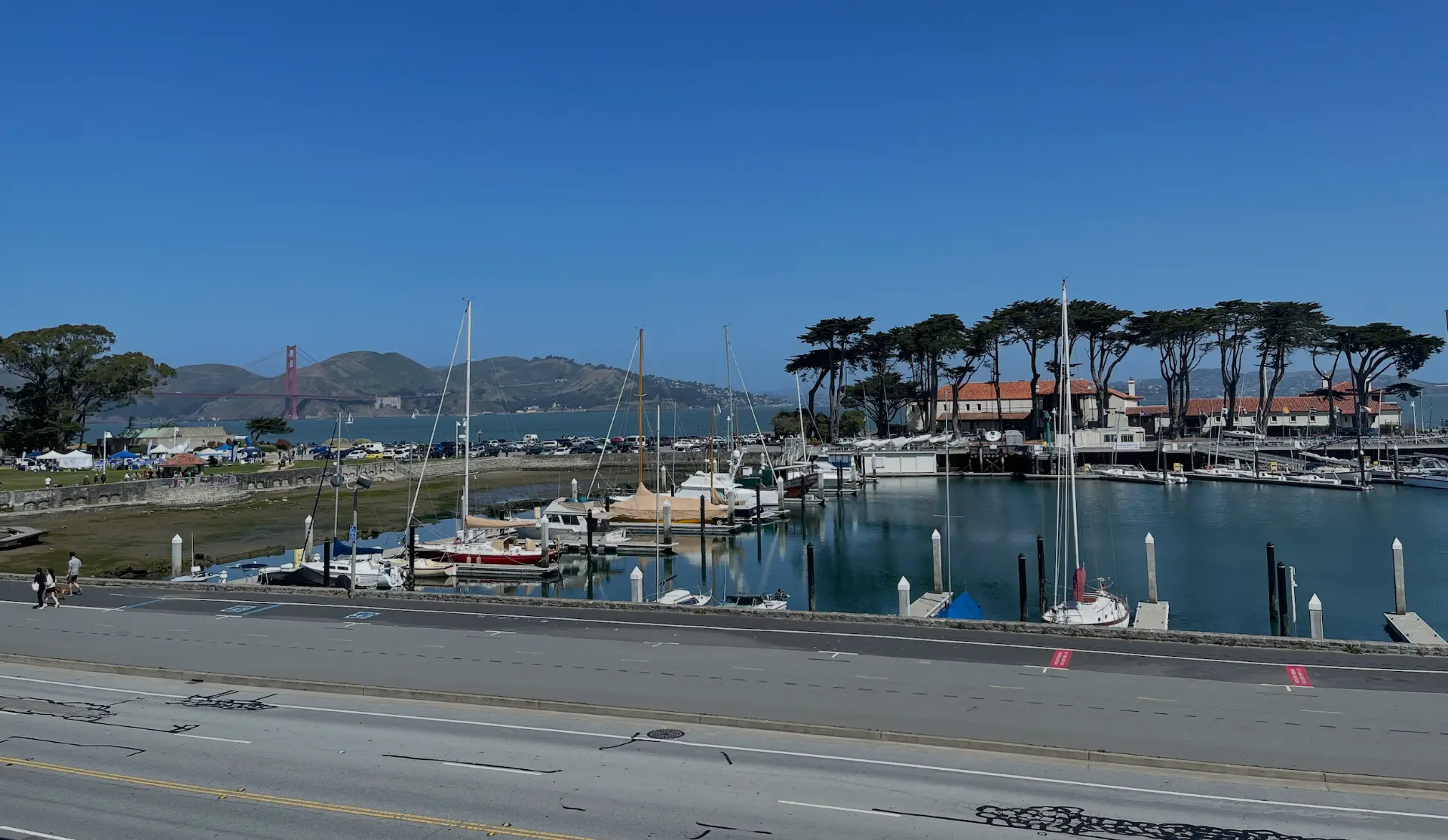 Marina Green, the yacht harbor and the Golden Gate Bridge